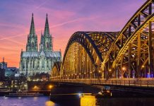 Check in thành phố Cologne cổ kính trong tour du lịch Đức